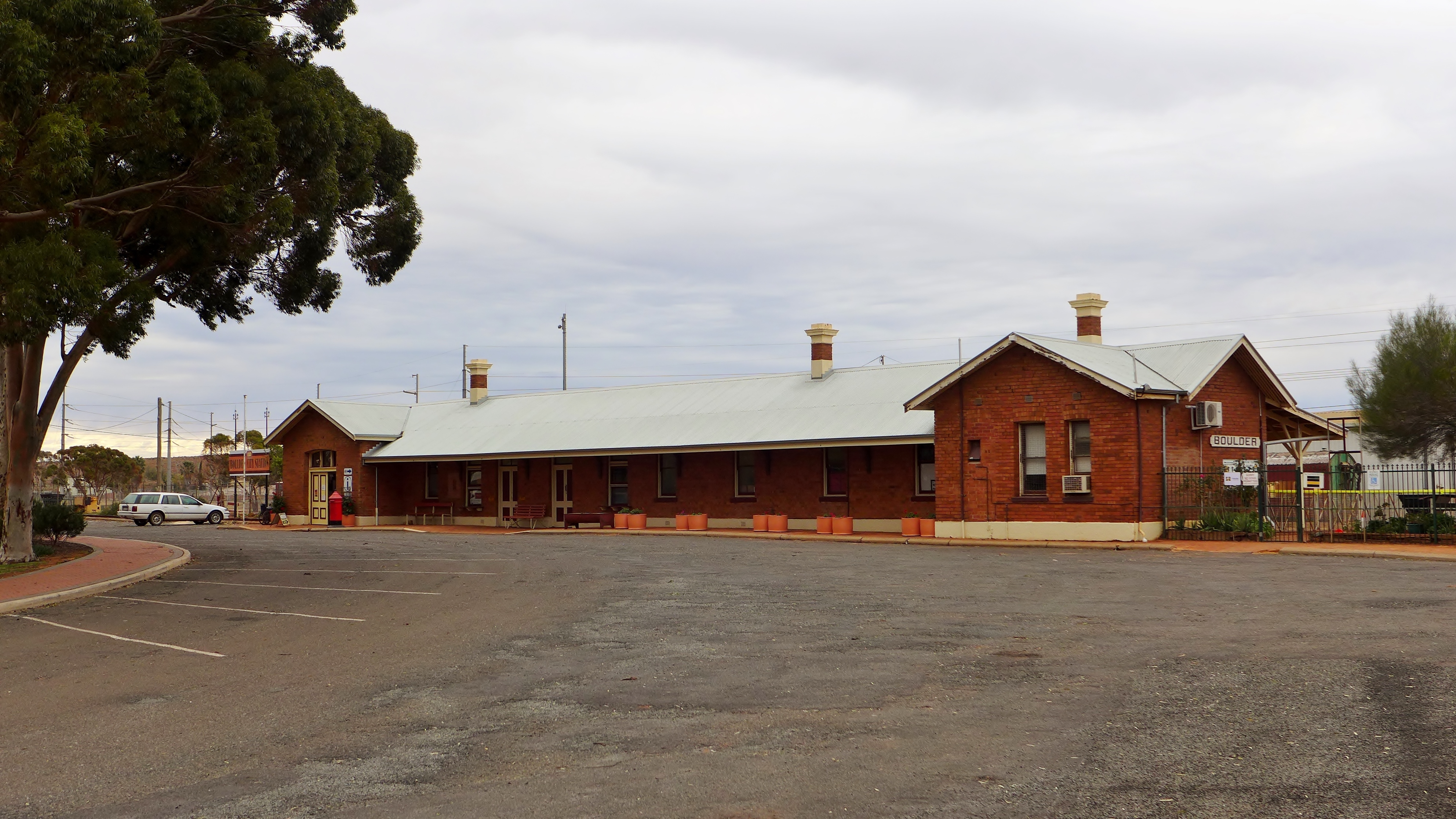 Boulder railway station