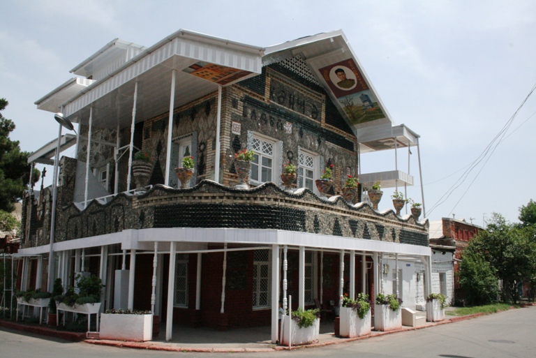Bottle house of Ganja