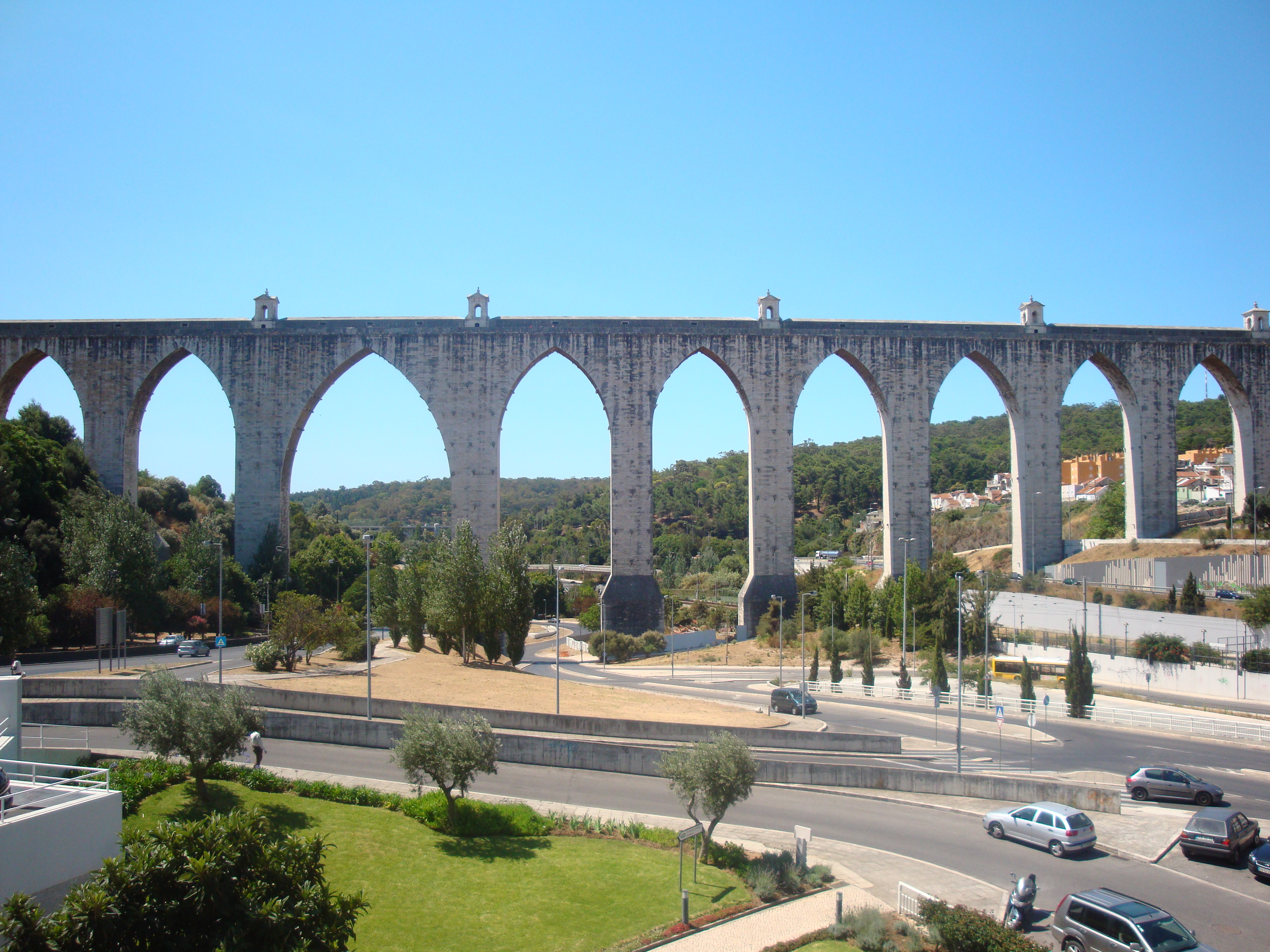 Águas Livres Aqueduct