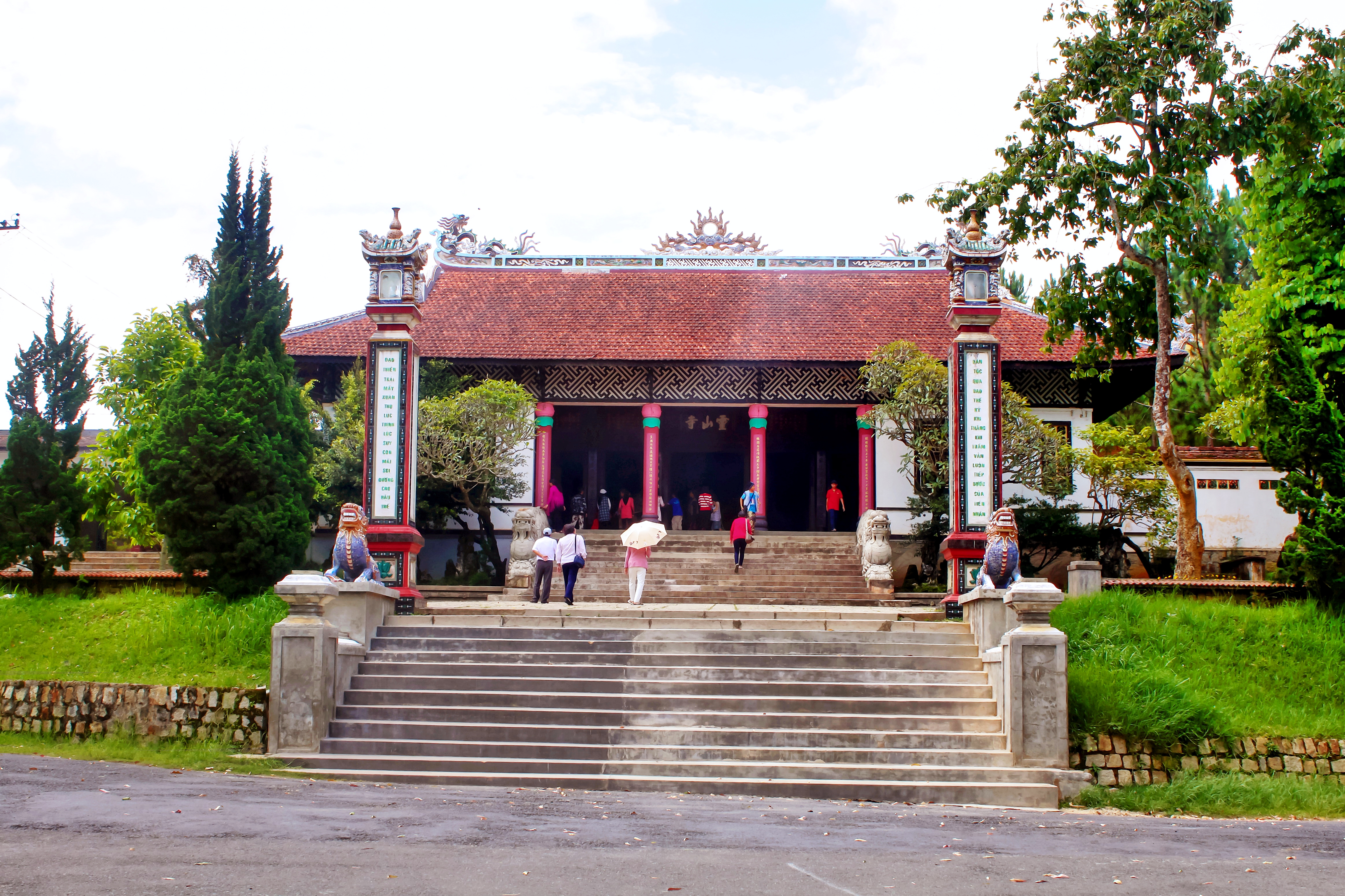 Linh Sơn Temple