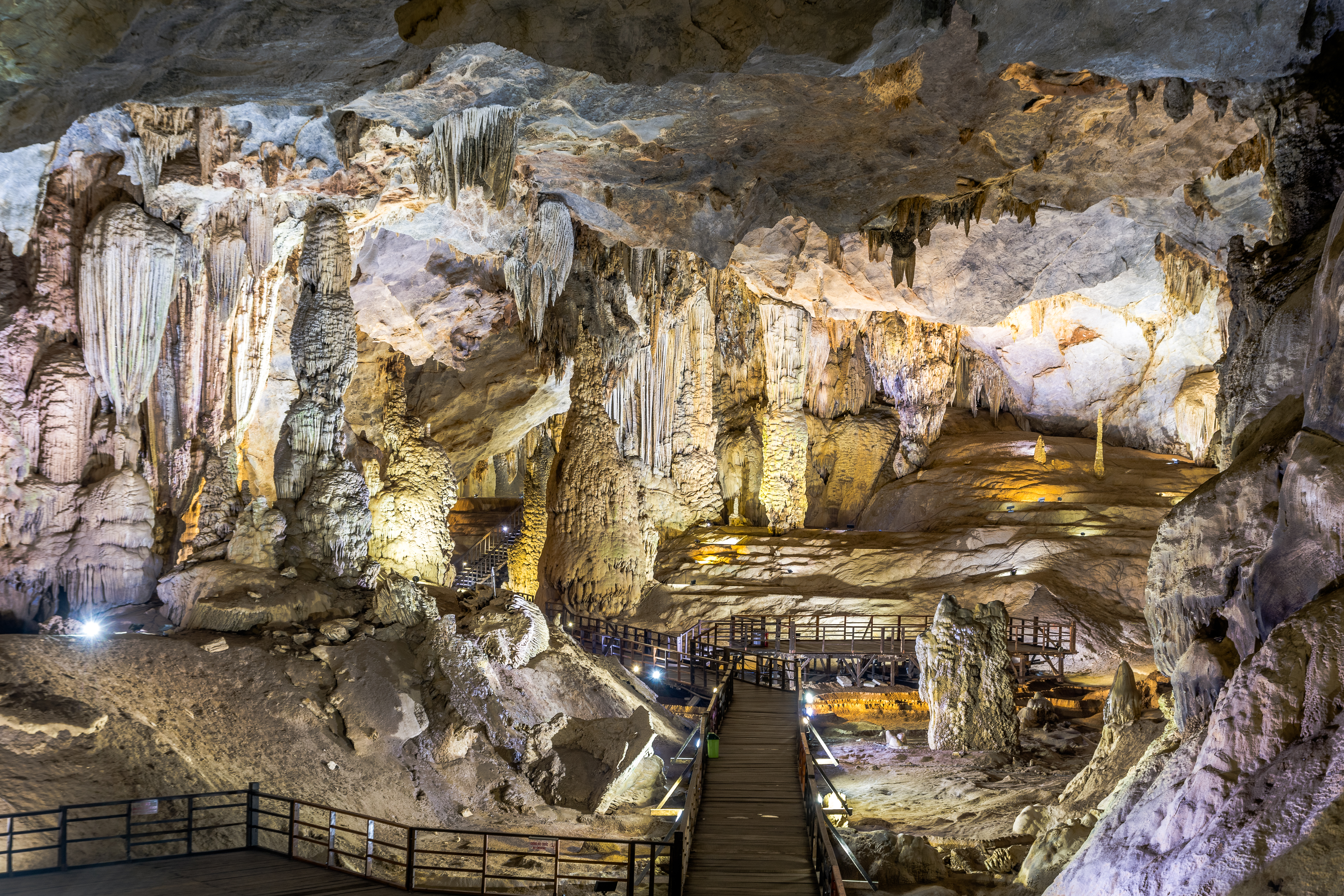 Thiên Đường Cave