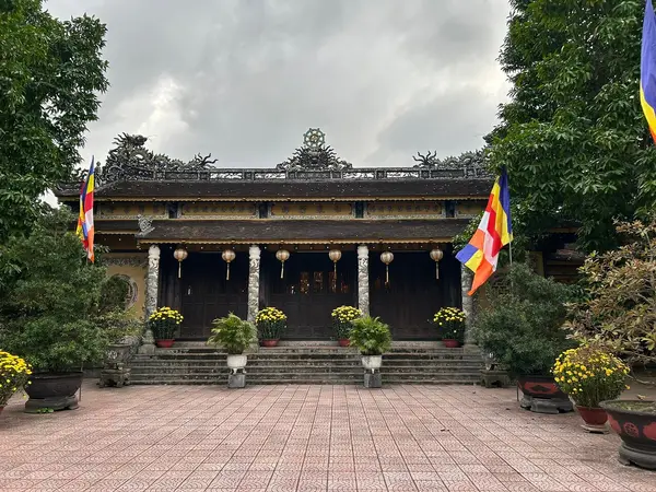 Báo Quốc Temple