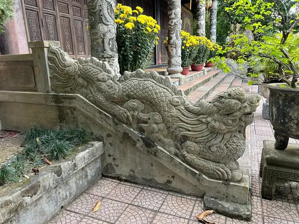 Báo Quốc Temple