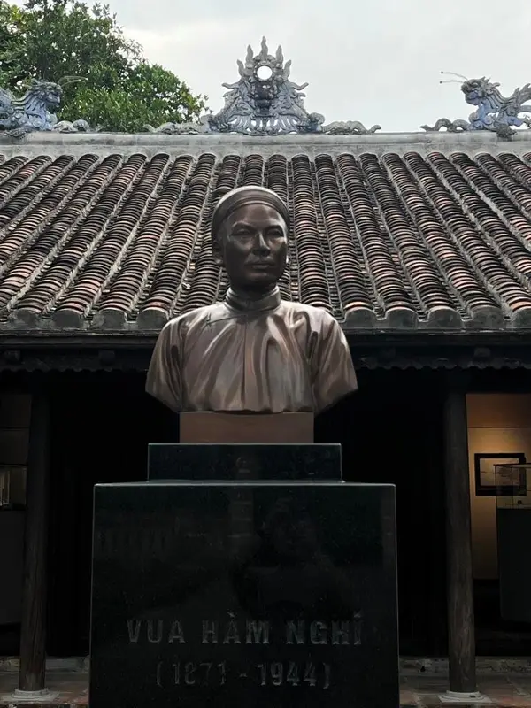 Bust