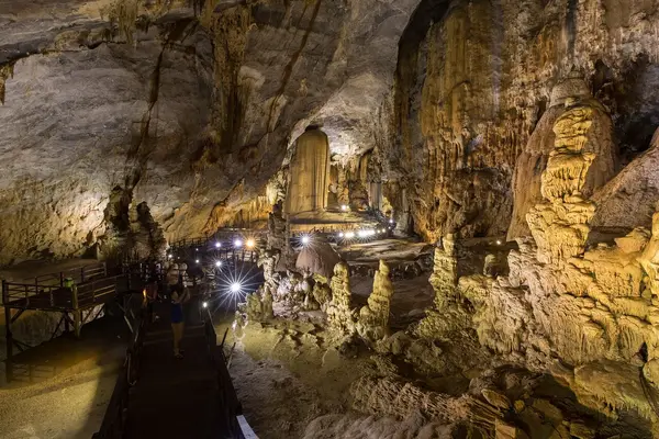 1 KM Tour inside Paradise Cave
