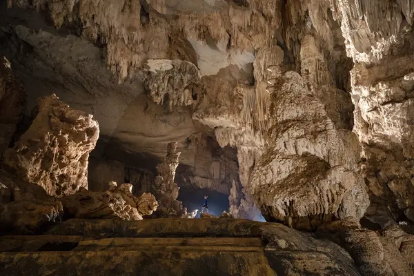 7 KM Tour inside Paradise Cave