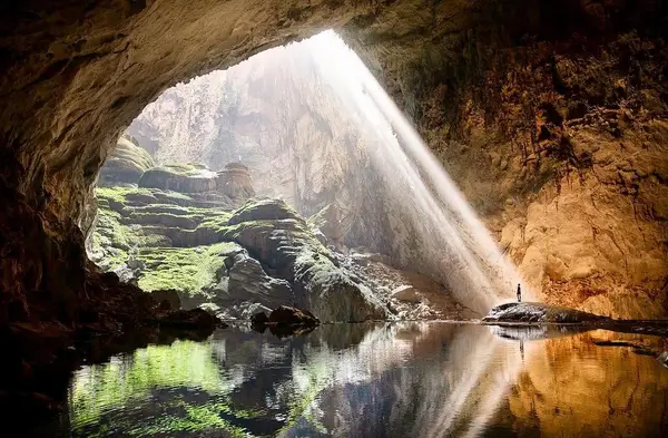 With 5.5 miles long on a par with a 40-level tower, Son Doong is considered as ‘Great Wall