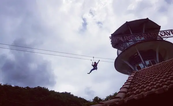 Hang Tối