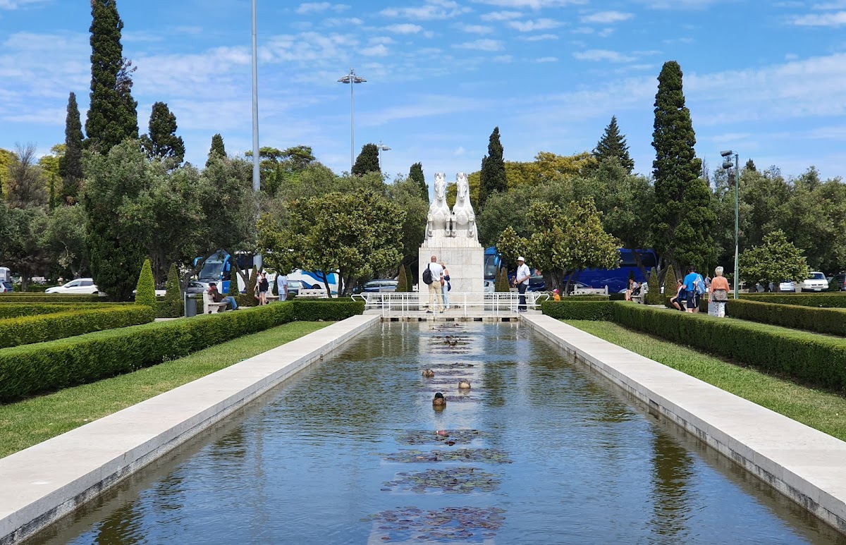 Empire Square Garden