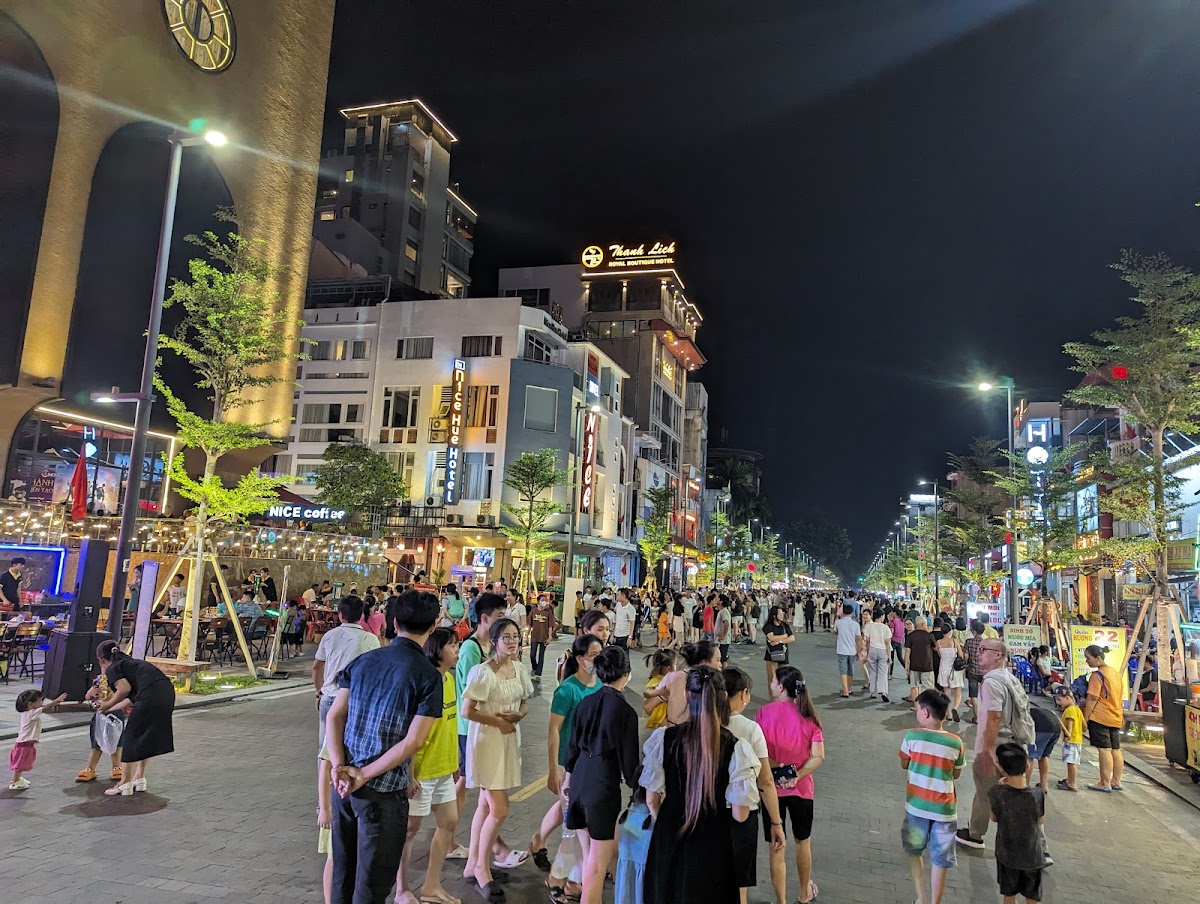 Hai Ba Trung walking street
