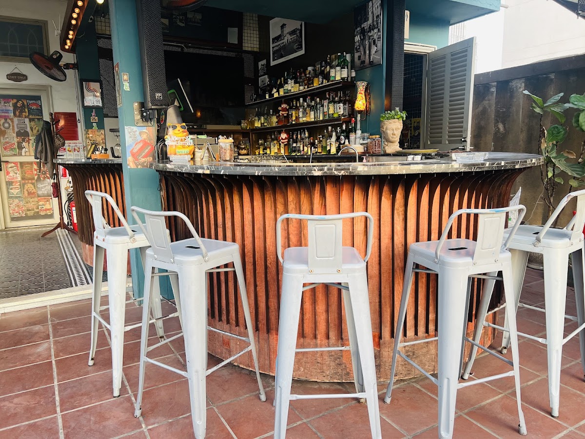Le'Fê Signature - The Hidden Bar