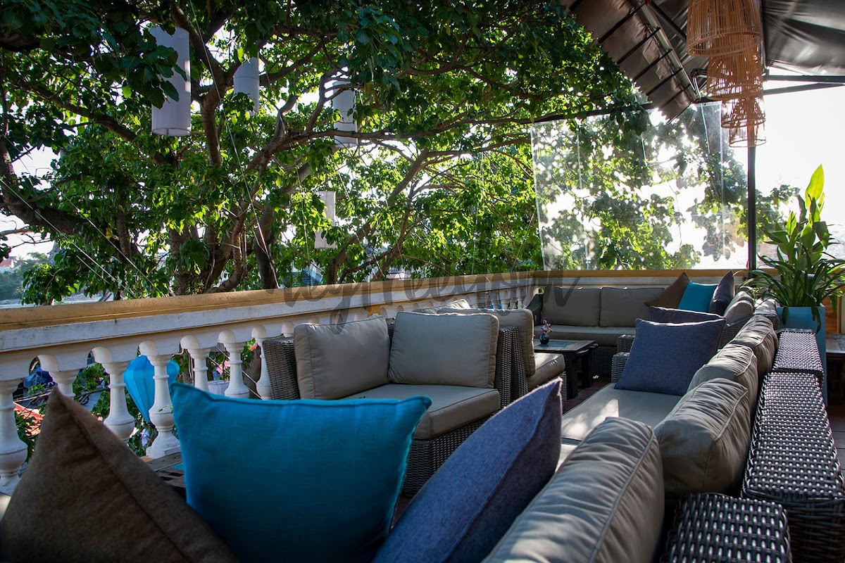 Market Bar - Market Terrace