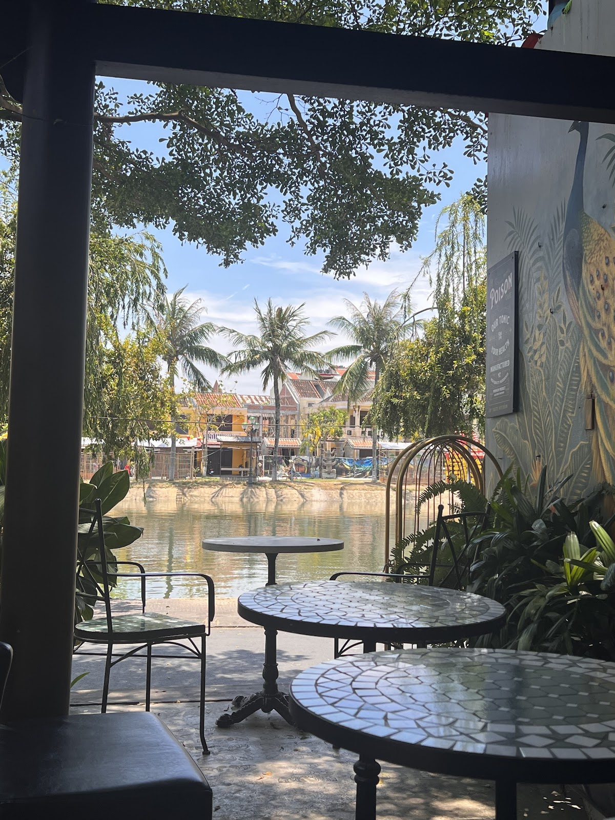 POISON CAFÉ - The Original Herbal Coffee Lounge