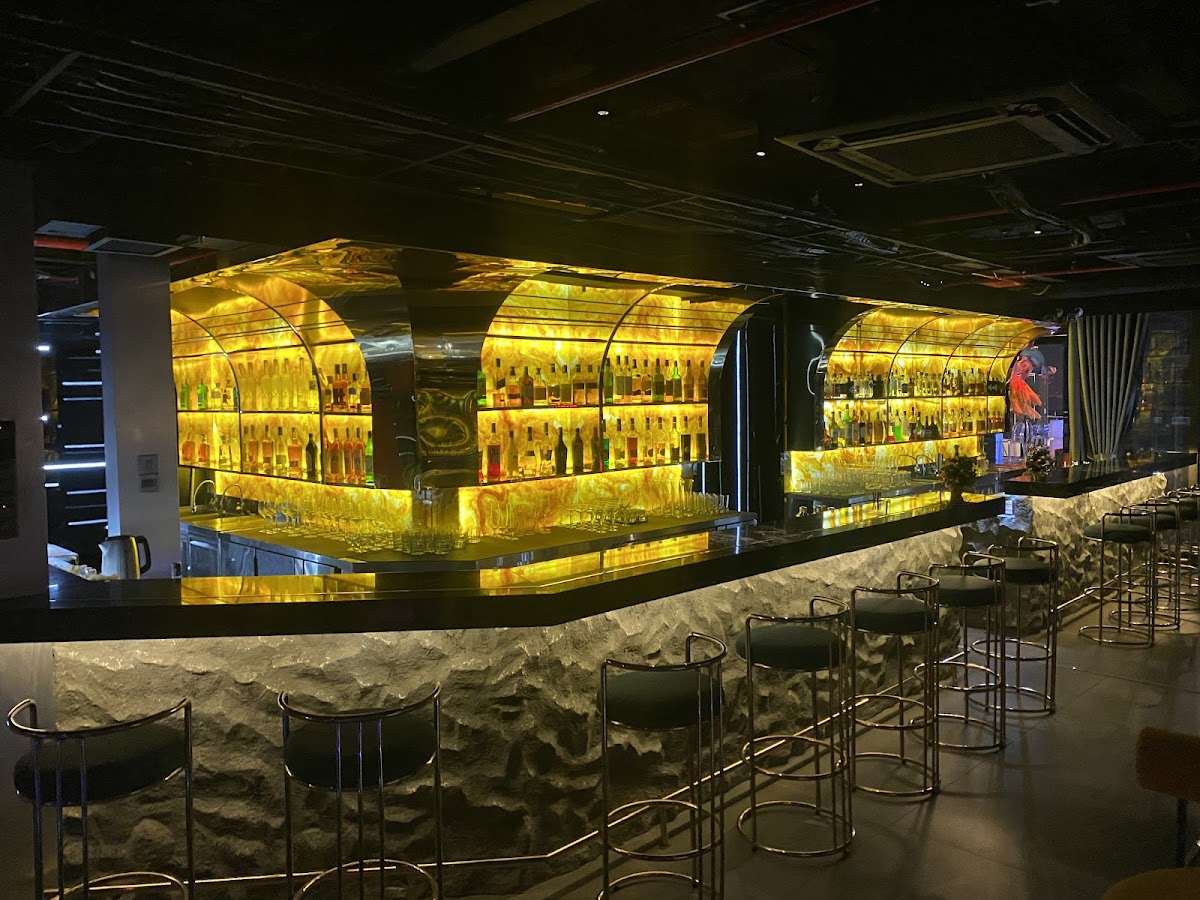 May De Ville Lakeside Rooftop Bar