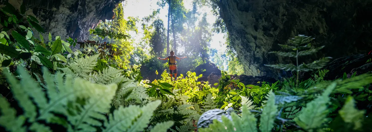 Hang Pygmy Exploration: 在韩佩尼洞内露营,该洞按体积排名世界第四大