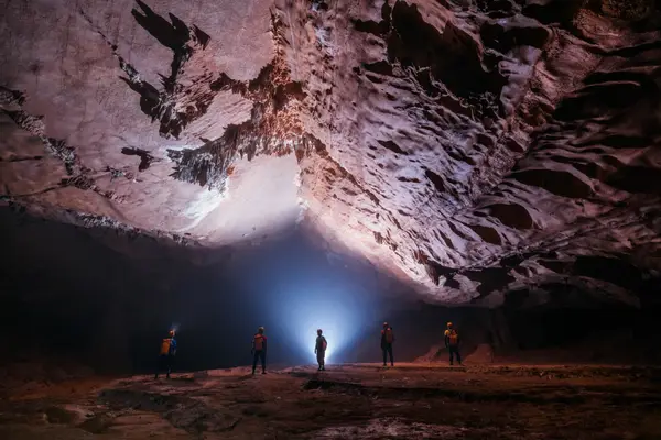 Hang Pygmy Exploration: 规模小，几乎不会遇到其他团队