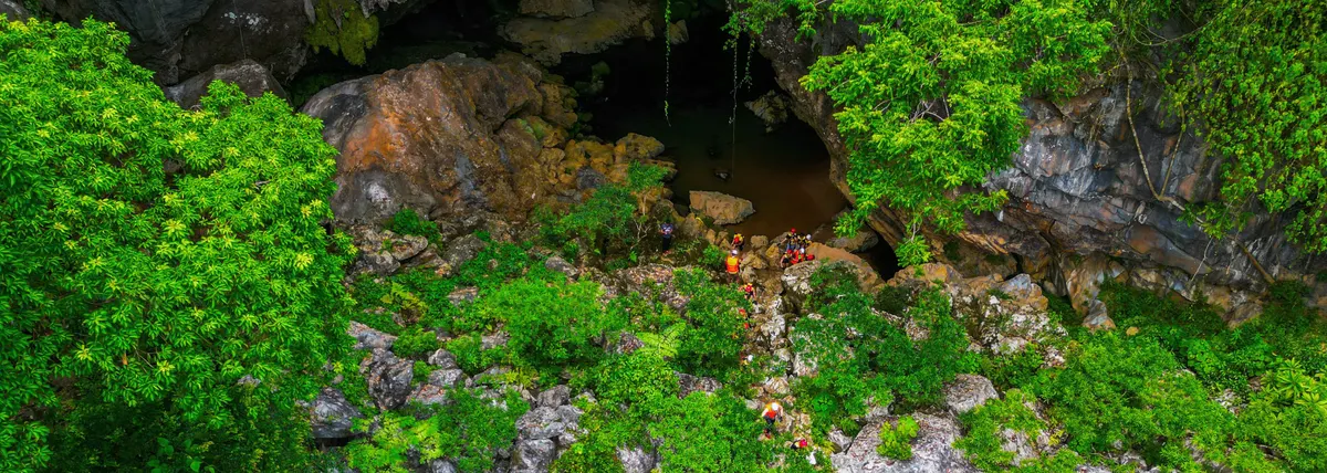 Ma Da Valley Jungle Camping: לחנות על חוף החול של אגם מה דה, כשהמים במרחק צעדים ספורים