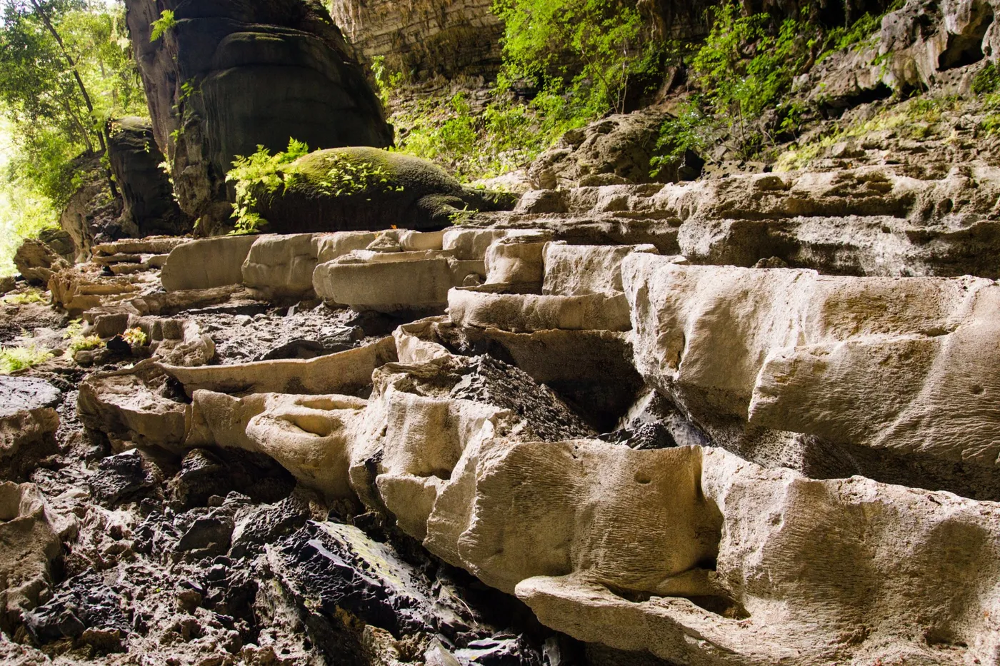 Hang Tien Exploration: four caves in one route: secret cave, hung ton, and the giant dry caves hang tien 1 and 2