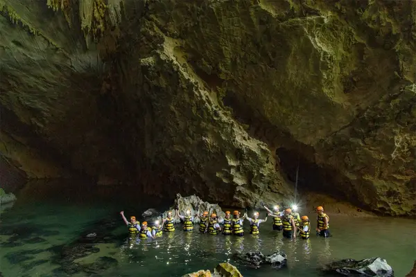 Tra Ang Excursion: ארוחת צהריים מנגל במחנה ליד הנחל, כולל מטבל המלח המקומי מוי צ'או